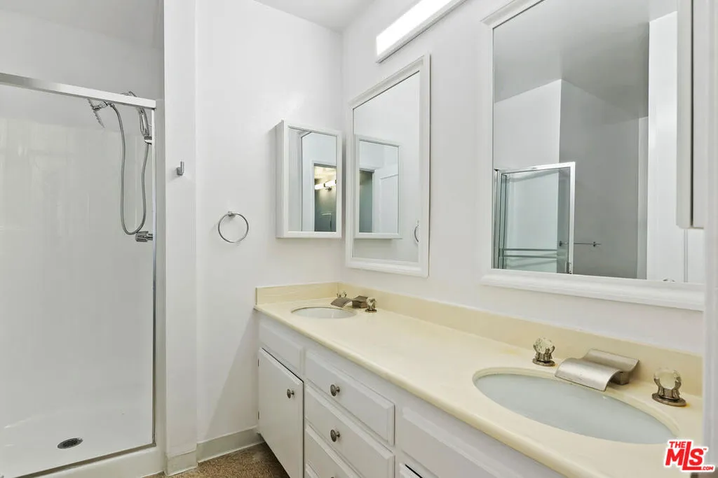 927 N Kings Road 107, West Hollywood, California 90069 home-pic-28